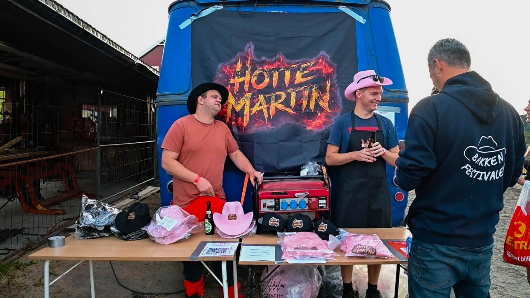 Hotte Martin-boden med caps og cowboyhatter