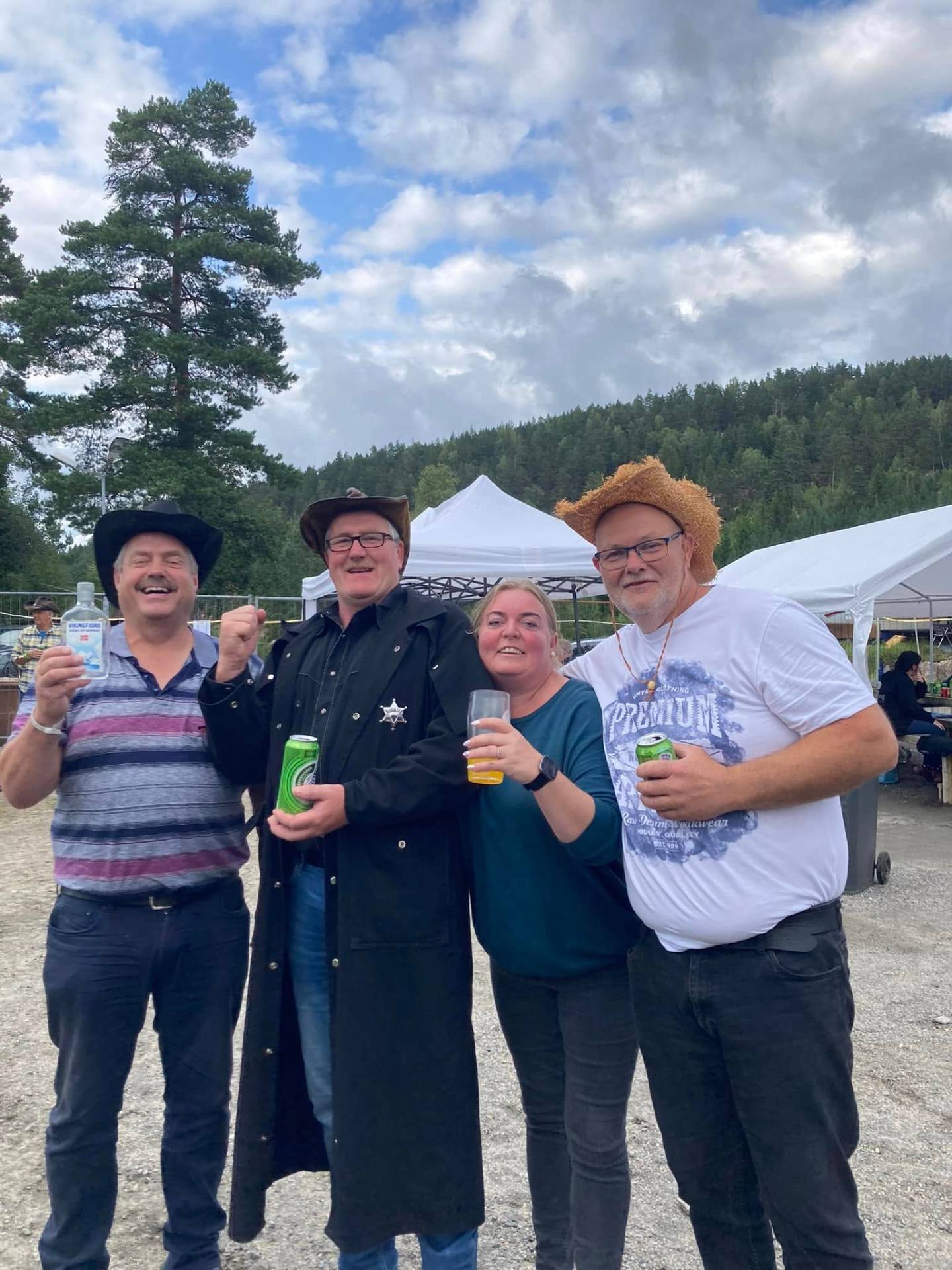 Cowboystemning utenfor festivalen
